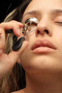 eyelash curler technique for mature eyes women over 40