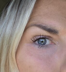 KISS ME Heroine Make mascara applied to mature lashes