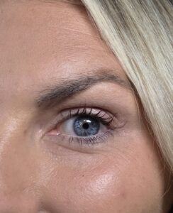 Prime Prometics brown mascara applied to lashes over 40