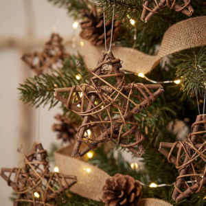 Natural rattan star ornaments for a neutral Christmas tree